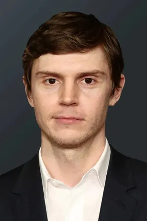 Эван Питерс в роли Колин Забель